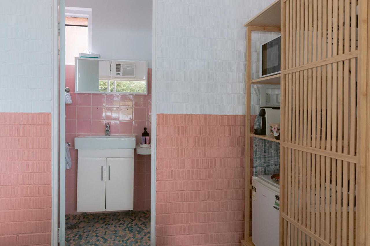 Black Swan Waterfront Motel (Adults Only) Суонзи Екстериор снимка