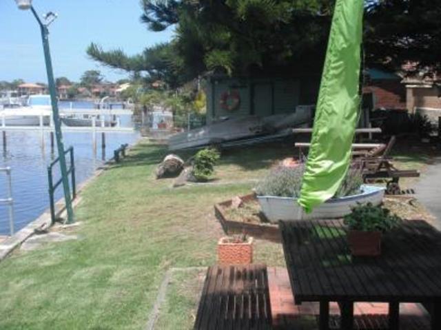 Black Swan Waterfront Motel (Adults Only) Суонзи Екстериор снимка